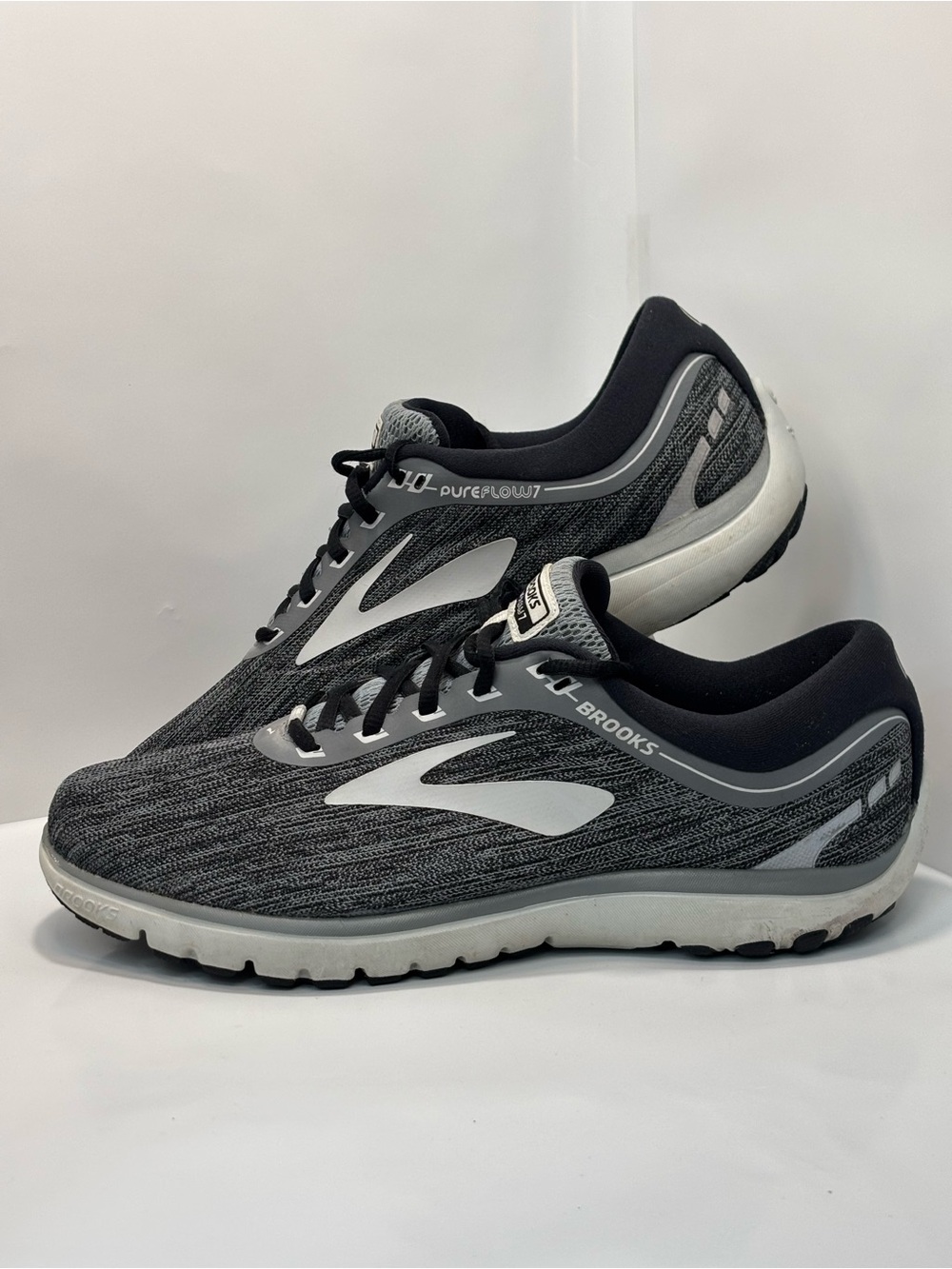 Brooks PureFlow 7 Women's Size 10.5B Gray/Black Mesh Running Shoes 1202621B055
